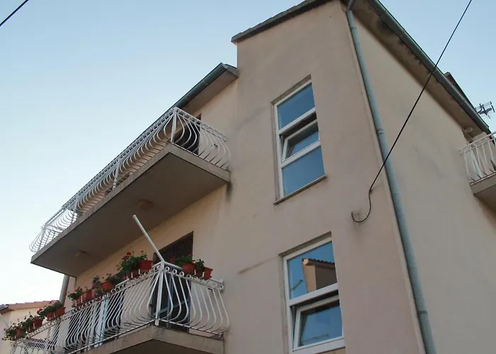 Apartment Brodarica 15708b Razine