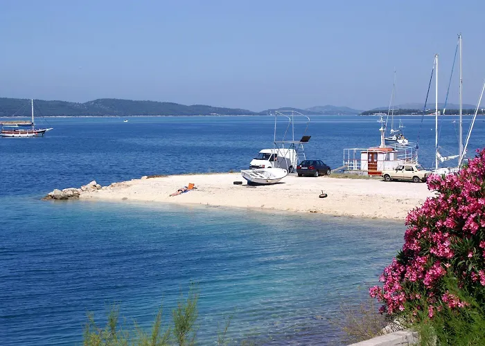 Brodarica 15708b Razine